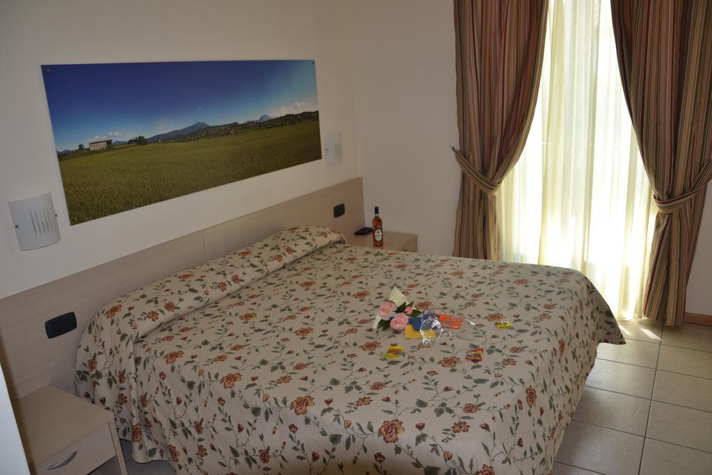 Locanda Le Palafitte Bardolino Pokoj fotografie